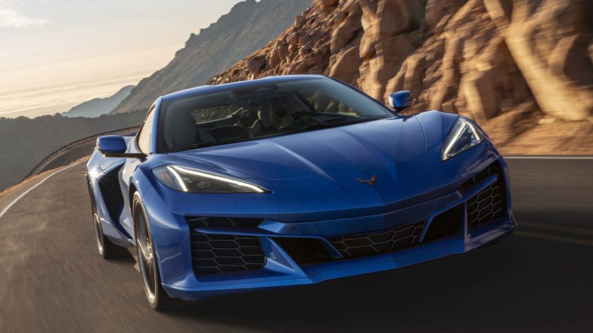Metti la freccia! 33 mila Corvette non sanno che stanno girando.