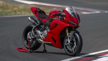 Yamaha R7 2026 contro tutti: il confronto con le sportive ''A2 ready'' rivali: la Ducati Panigale V2