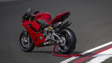 Ducati Panigale V2 S 2025