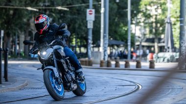 In modalità D la Yamaha MT-07 Y-AMT si guida con la stessa facilità dello scooter
