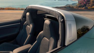 Porsche 911 Carrera 4S, il tetto della Targa aperto