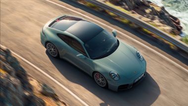 Vista dall'alto della Porsche 911 Carrera 4S Coupé