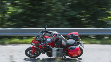 In sella alla BMW F 900 XR con il nuovo Schuberth Concept