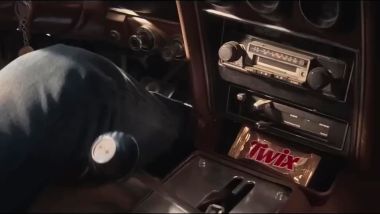 La Ford Mustang del '71 non ha mai avuto il cambio manuale: quella del video proibito invece...