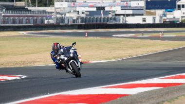 CFMoto 675SR-R: in azione tra i cordoli del circuito di Varano