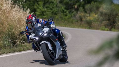 CFMoto 675SR-R: in azione su strada