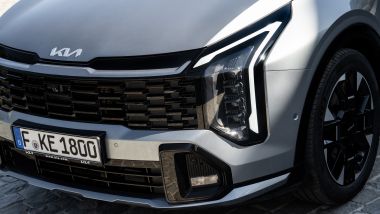 Dettaglio del frontale della nuova Kia Sportage 2025 GT-Line