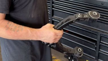 Il braccio superiore di un Dodge Ram 1500: dentro c'è l'acciaio