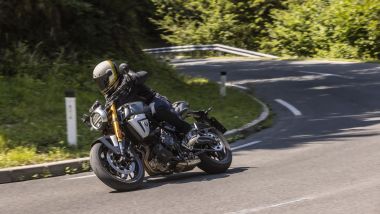 Suzuki GSX-8T e GSX-8TT: nonostante sia meno aggressiva, anche la roadster si guida bene 
