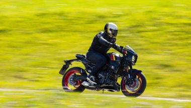 Suzuki GSX-8T e GSX-8TT: la posizione di guida su entrambe è attiva ma non scomoda