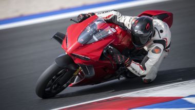 Con la Ducati Panigale V4 S Carbon
