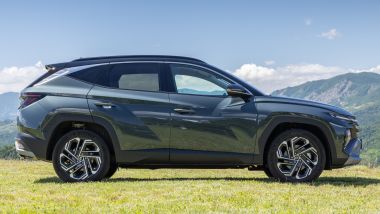 Vista laterale della Hyundai Tucson Plug-In Hybrid