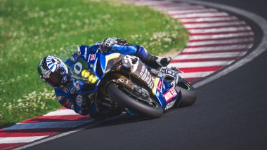 Takuya Tsuda, ex collaudatore MotoGP ed endurance, in azione a Suzuka con la GSX-R1000R