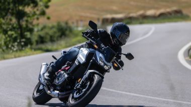 Comparativa naked ''entry'': la Honda Hornet 750 ha un ''twin'' con animo sportivo e permette di regolare il freno motore
