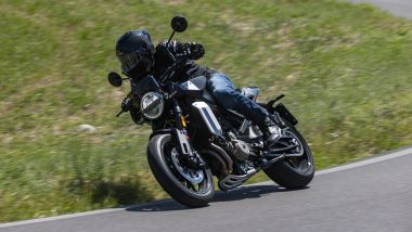 Comparativa naked ''entry'': la Husqvarna Svartpilen 801 ha una ciclistica equilibrata e un motore ricco di spinta a ogni regime