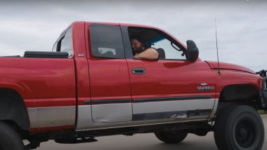 Retromarcia? No, reverse pickup (snapgrab: Westen Champlin / YouTube)