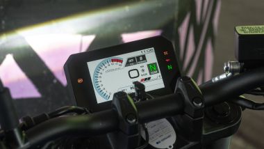 Comparativa naked ''entry'': la Suzuki GSX-8S ha un bel display TFT di 5'', l'unico, però, senza connettività