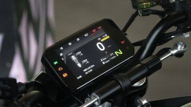Comparativa naked ''entry'': la CFMoto 675NK ha un bel display TFT di 5'' con connettività, ma senza possibilità di navigazione