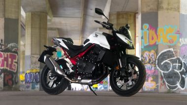 Comparativa naked ''entry'': la Honda Hornet 750 costa 8.090 euro f.c. (8.930 euro con lo Sport Pack)