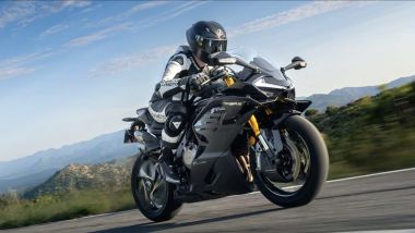 Cfmoto 750SR-S 2026: la prima supersportiva del Marchio a 4 cilindri