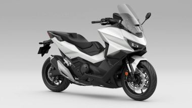 Honda Forza 750 2026 nella nuova livrea Pearl Glare White