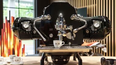 Big Coffee Boxer: BMW Motorrad con EMC realizza una macchina del caffè dal motore della R 18