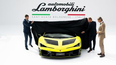 L'unveiling della Lamborghini Fenomeno sotto gli occhi del presidente Stephan Winkelmann