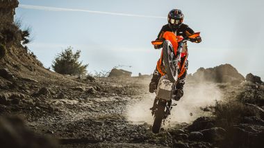 KTM 690 Enduro R 2026: con 79 CV, l'LC4 è il mono più potente al mondo