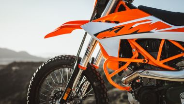 KTM 690 Enduro R 2026: ovviamente non potevano mancare accessori dedicati del catalogo PowerParts