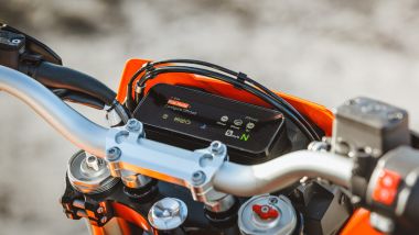 KTM 690 Enduro R 2026: la tecnologia più ricca necessita di un display TFT 