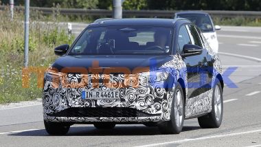 Vista frontale della nuova Audi Q4 2026 facelift