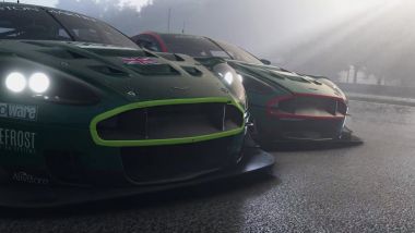 Project Motor Racing 2025: il contatto tra due Aston Martin provoca danni alla carrozzeria