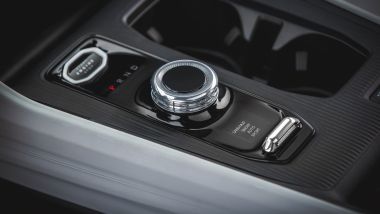 Jeep Cherokee 1.6 Hybrid 2026: cambio automatico CVT, trazione 4x4