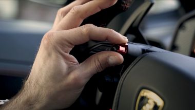 Lamborghini Revuelto: un click, e la musica cambia 