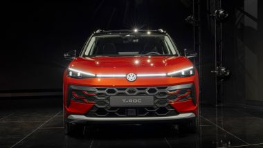 Nuova Volkswagen T-Roc vista di fronte