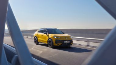 Nuova Volkswagen T-Roc con Travel Assist evoluto