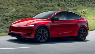 Tesla Model Y Performance 2025 è già in vendita