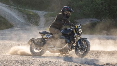 The Tracker, il pacchetto di accessori BMW ispirato al flat track dedicato alla R12 nineT. La moto in azione