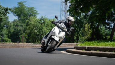 Piaggio Beverly 310 2025, in piega è sicuro e stabile