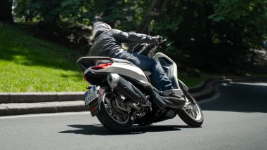 Piaggio Beverly 310 2025, il posteriore è sportivo... quasi motociclistico