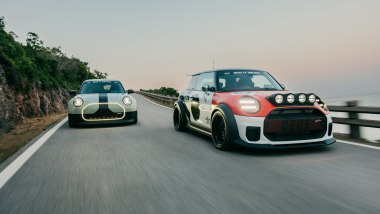 Mini JCW Machina e Skeg: una a benzina, l'altra elettrica