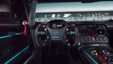 Mercedes-AMG GT2 Edition W16, il volante ricorda le F1