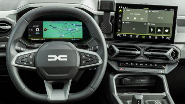 Dacia Bigster Hybrid 155, volante e strumentazione
