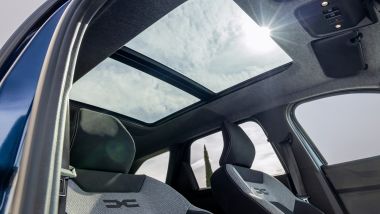 Dacia Bigster Hybrid 155, il tetto panoramico apribile