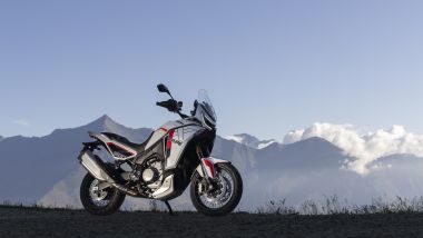 Moto Morini X-Cape 1200: la colorazione Artic White è una delle tre disponibili