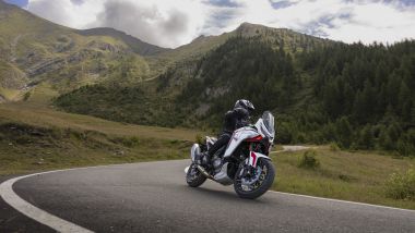 Moto Morini X-Cape 1200: nel guidato convince per distribuzione dei pesi e precisione