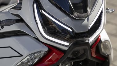 Moto Morini X-Cape 1200: le luci sono tutte a LED e con funzionalità cornering