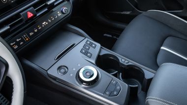 Kia Sportage 2026, il nuovo tunnel centrale