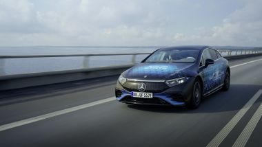 La Mercedes EQS con batterie allo stato solido in viaggio da Stoccarda a Malmo