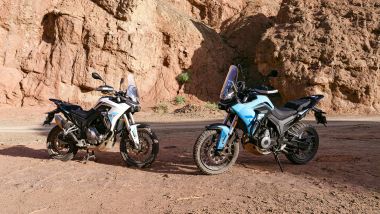 Morbidelli T502X, disponibile in bianco, azzurro e nero